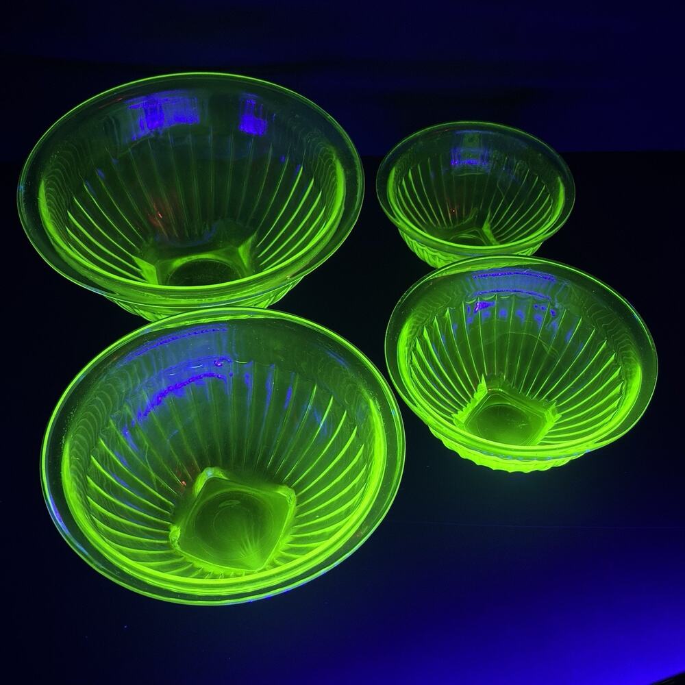 Set 4 HAZEL ATLAS Green Uranium Glass Nesting Mixing Bowls Ribbed 6,7,8,9 in